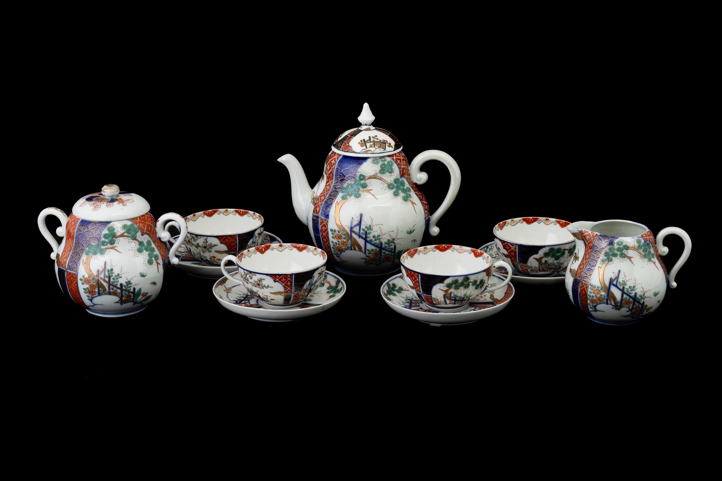Servizio da tè in porcellana, Giappone, epoca Meiji o Taisho, composto da 11 pezzi