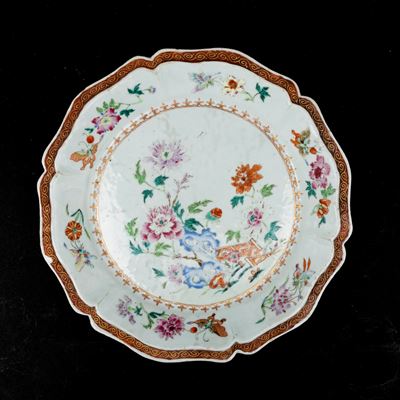 Piatto in porcellana Famiglia Rosa, decoro floreale, Cina, Dinastia Qing, epoca Qianlong (1736-17...
