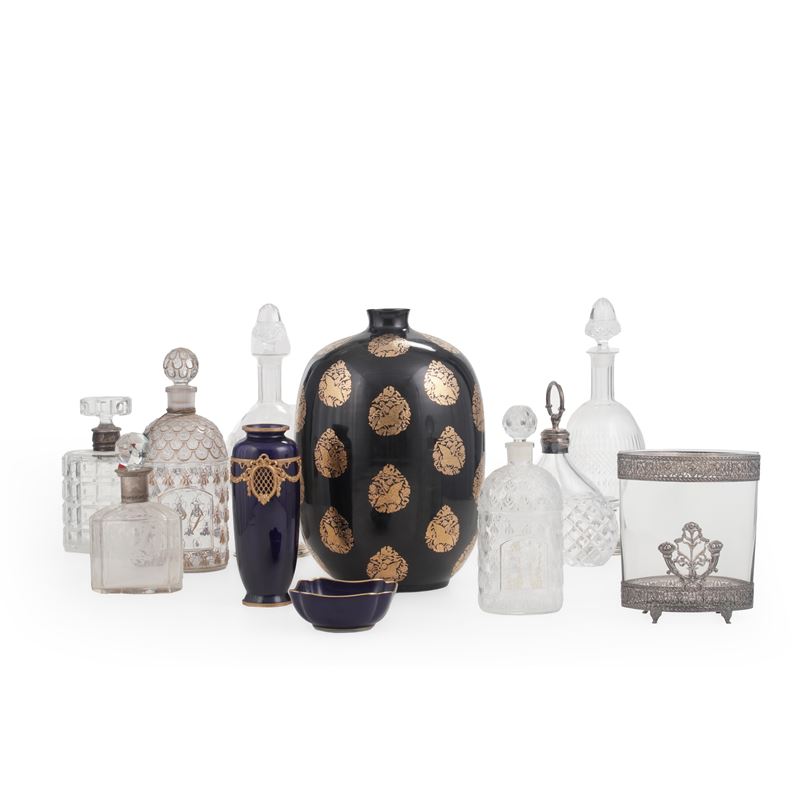 Sette bottiglie in cristallo con tappo. XIX-XX secolo  - Asta Antiquariato - Cambi Casa d'Aste