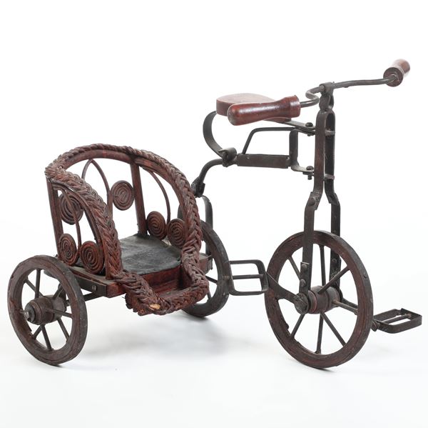 Modellino di triciclo in metallo e legno. XX secolo