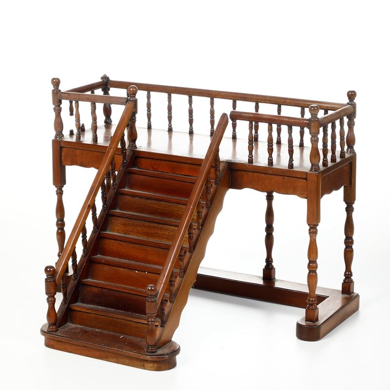 Modellino di scala in legno tornito. XX secolo  - Auction Antique - Cambi Casa d'Aste
