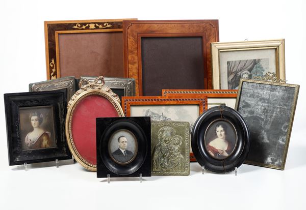 Lotto composto da cornici e miniature. XIX-XX secolo
