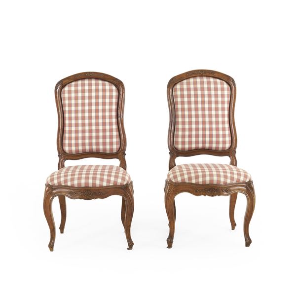 Coppia di sedie in legno intagliato. Genova, XVIII secolo