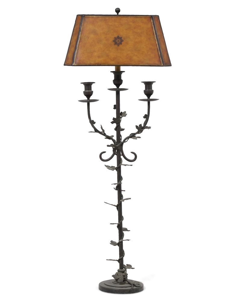 Lampada da terra in metallo laccato nero con applicazioni di foglie  - Asta Antiquariato - Cambi Casa d'Aste