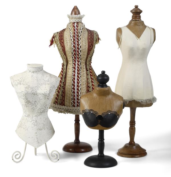 Lotto di quattro modellini di manichini. XX secolo