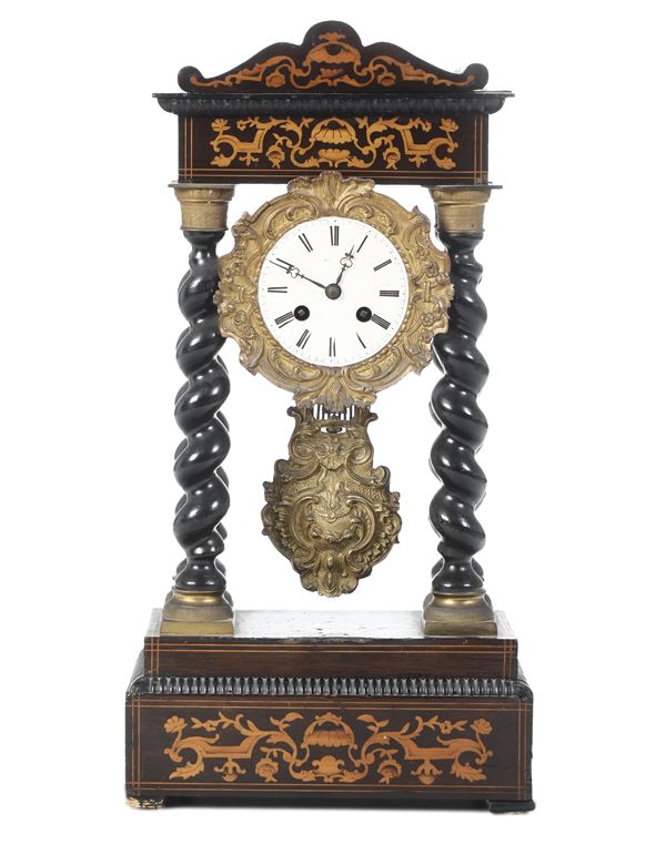 Pendola a portico con cassa lastronata, XIX secolo