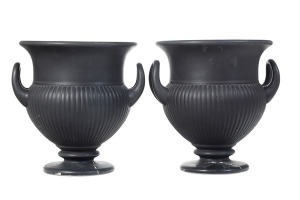 Coppia di vasi a cratere in ceramica. Manifattura Este, XX secolo