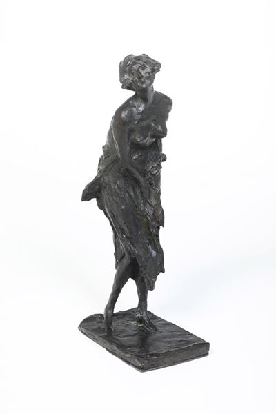 Fonditore del XX Secolo Figura di Donna che Regge le Vesti