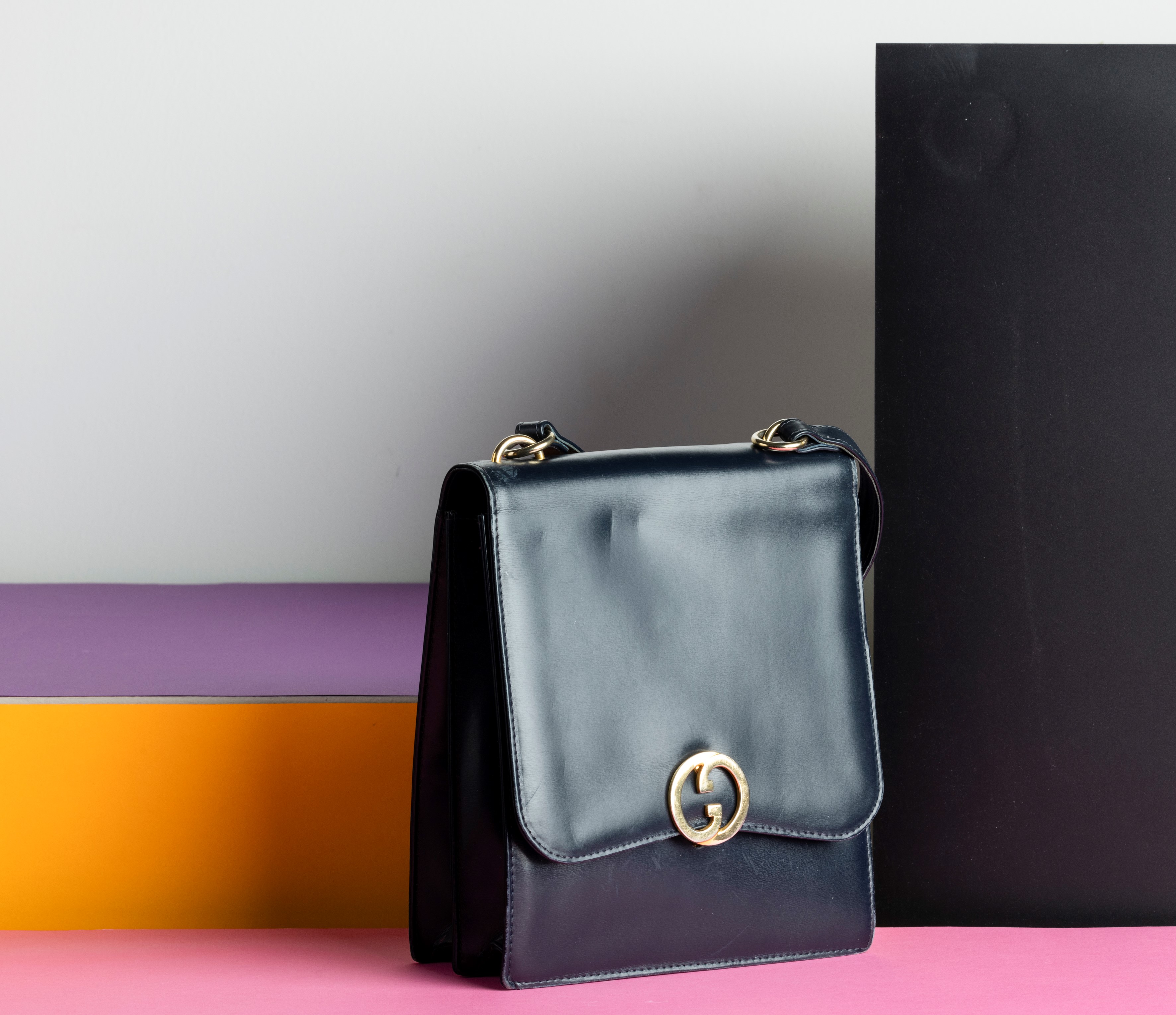 Gucci Borsa a Tracolla in Pelle, un Pezzo della Tracolla Scucita, Difetti, Segni di Usura