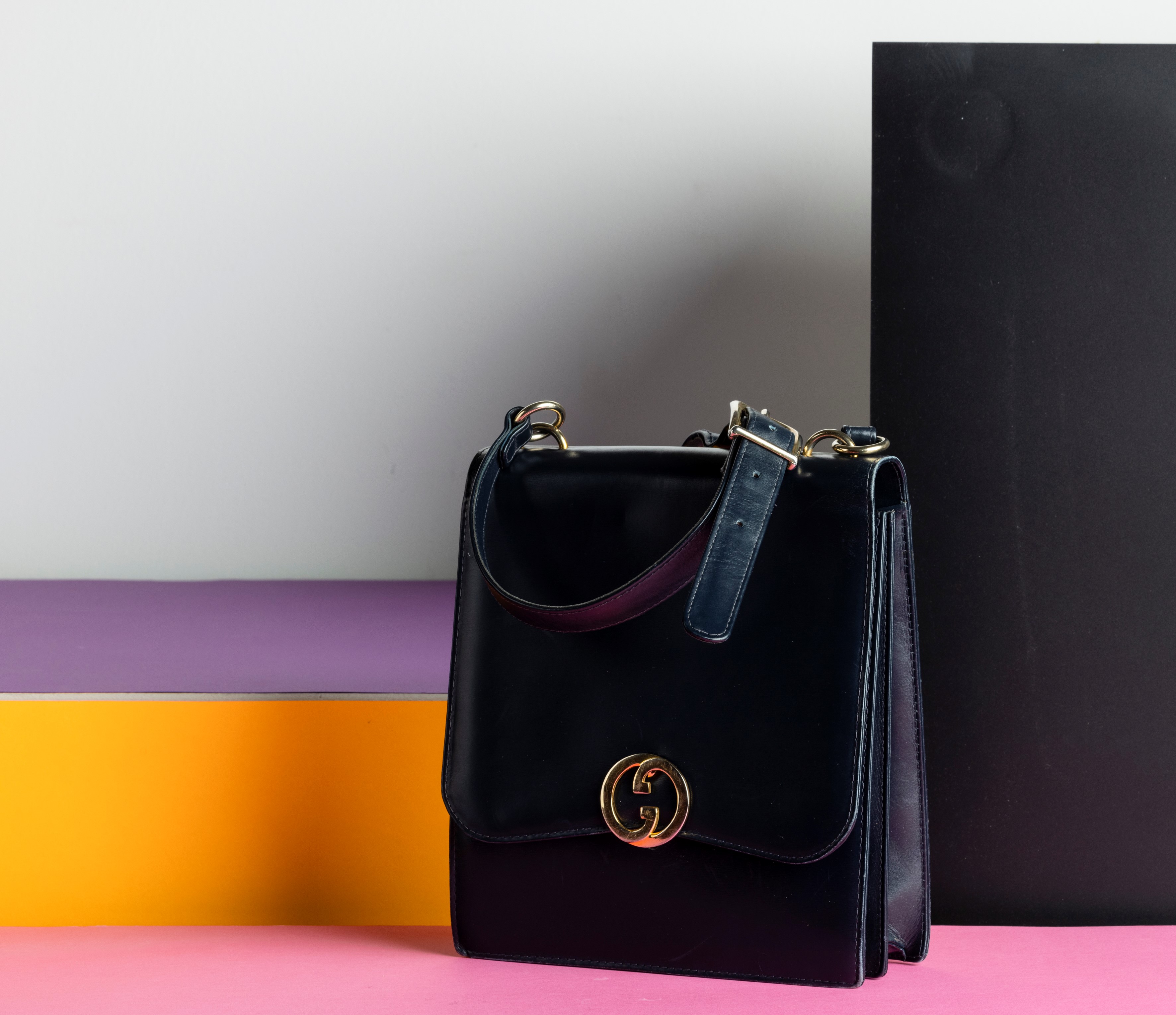 Gucci Borsa a Tracolla in Pelle, un Pezzo della Tracolla Scucita, Difetti, Segni di Usura