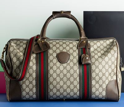 Gucci in Tela e Canvas Monogram con Tracolla, Segni di Usura Evidenti agli Angoli, ai Manici e Du...