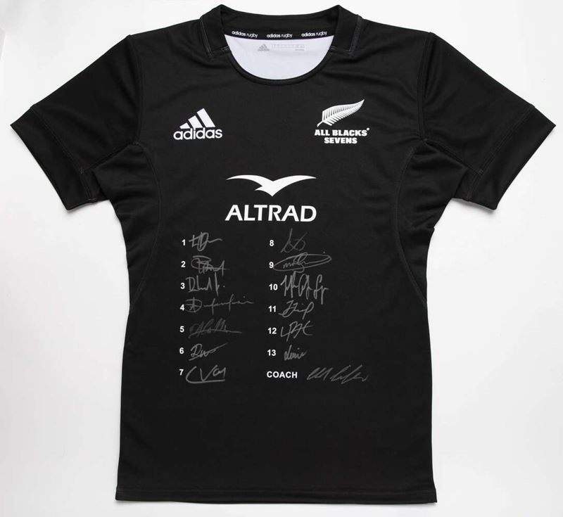 Replay. Maglia Ufficiale All Blacks autografata  - Auction Charity Auction | LAPS Foundation X Arca Project for Social Housing Bodio - Cambi Casa d'Aste