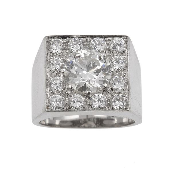 Anello con diamante centrale, taglio brillante, di ct 1.60 circa e diamanti a contorno