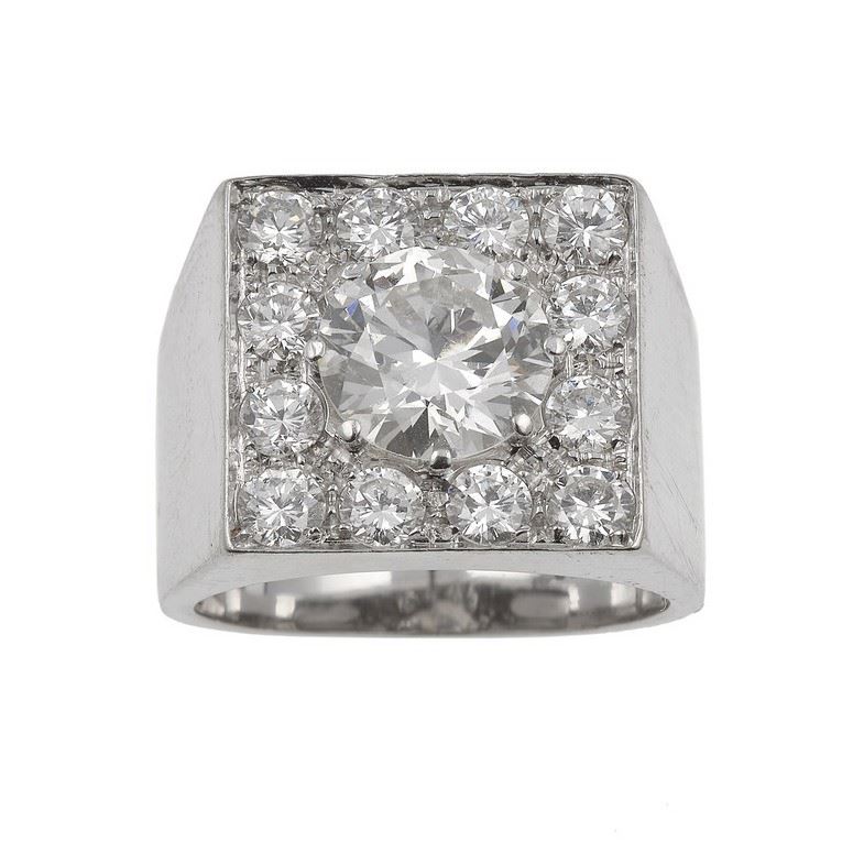 Anello con diamante centrale, taglio brillante, di ct 1.60 circa e diamanti a contorno  - Asta Vintage Jewellery - Cambi Casa d'Aste