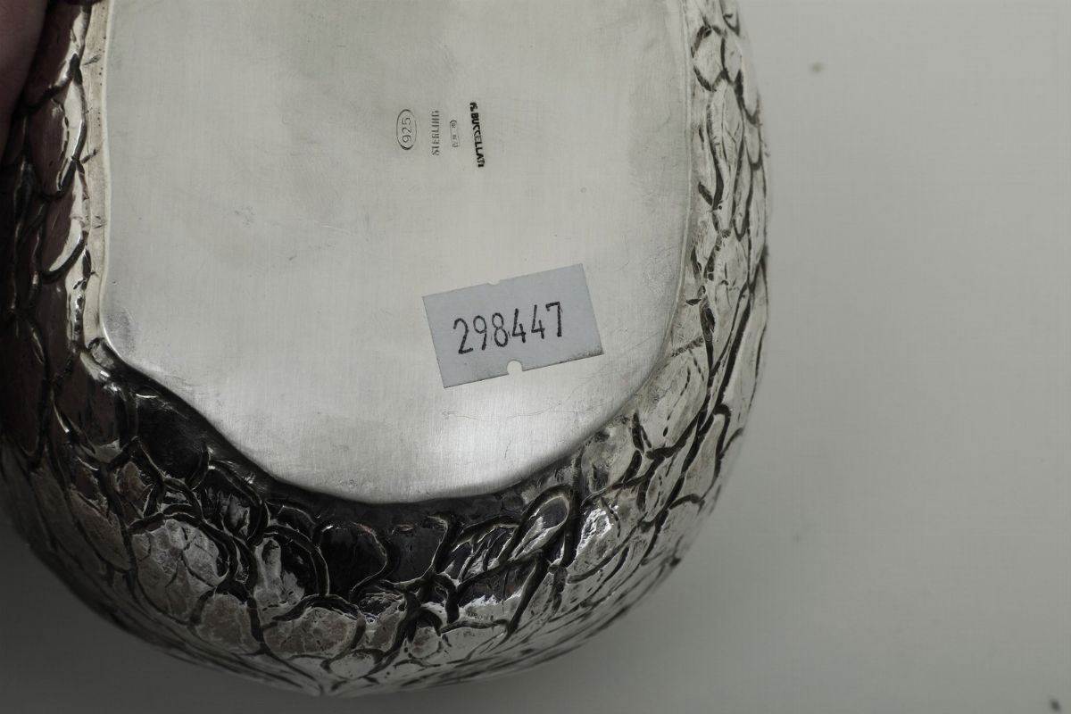 Scatola a Forma di Noce. Argentiere Ilario Pradella, Milano, per Mario Buccellati. Italia XX Seco...