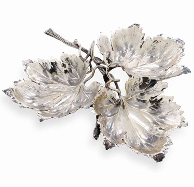 Centrotavola a Tre Foglie. Argentiere Clementi, Bologna per Maison Gianmaria Buccellati. Italia X...