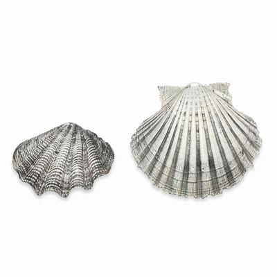 Due Conchiglie Rivestite in Argento. Etichetta a Scudo Mario Buccellati. Italia, XX-XXI Secolo