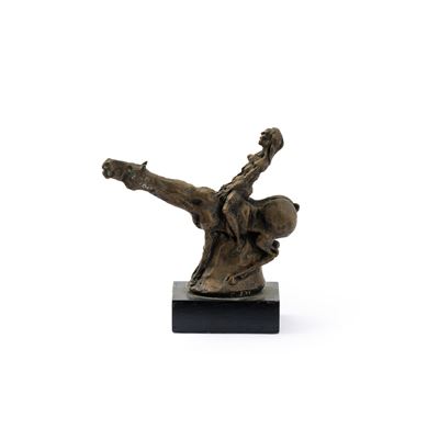 Donna a cavallo, scultura in bronzo