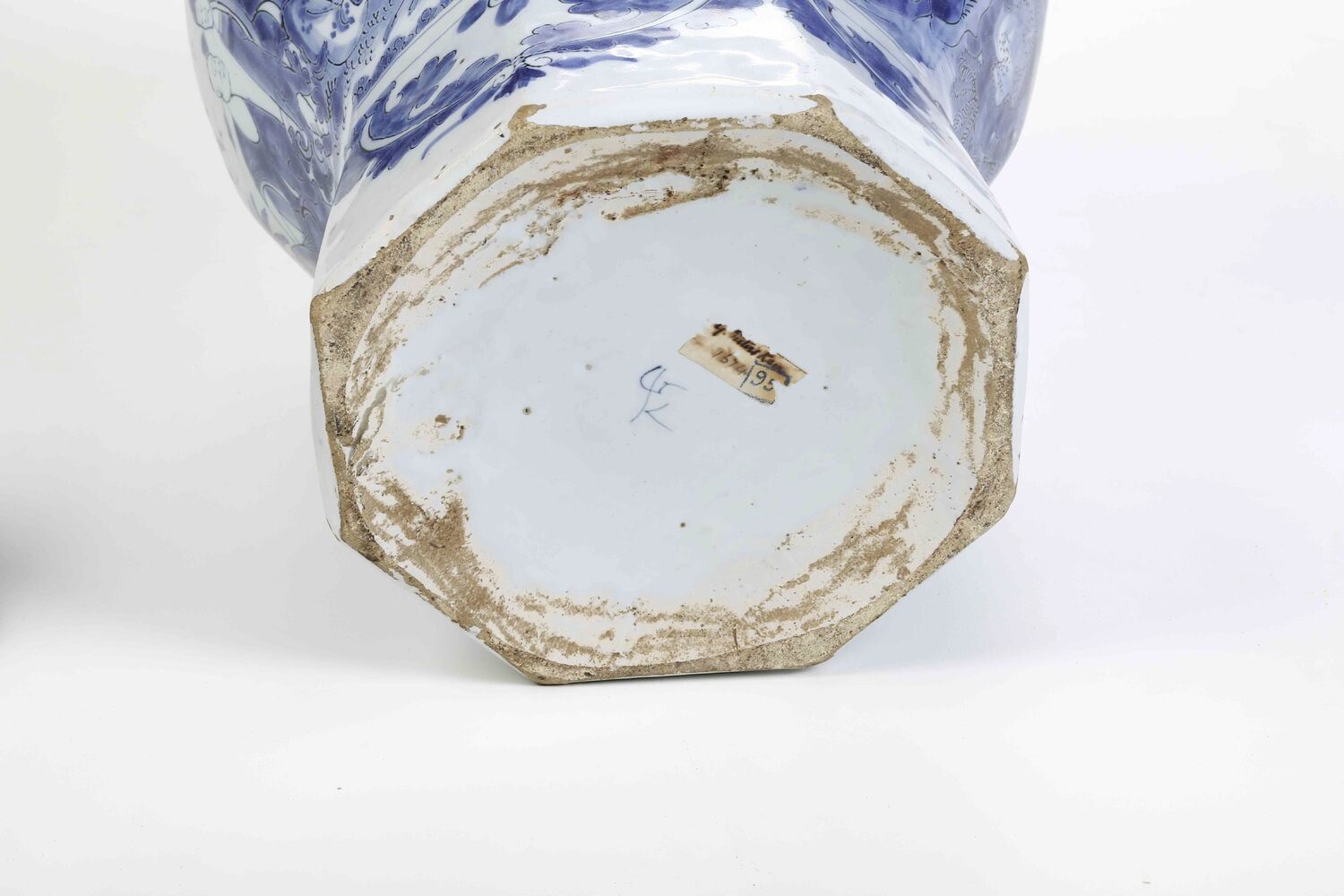Vaso con Coperchio.olanda, Delft, Manifattura "de Drie Vergulde Astonnekens", 1680-1709.