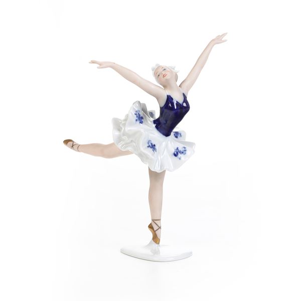 Scultura di ballerina. Germania, Turingia, Manifattura di Wallendorf, ultimo quarto del XX secolo.