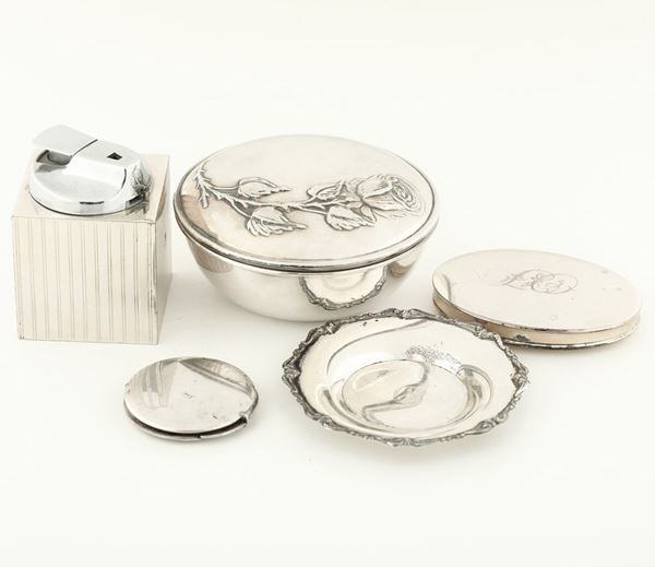 Insieme di piccoli oggetti in argento. Argenteria del XX-XXI secolo