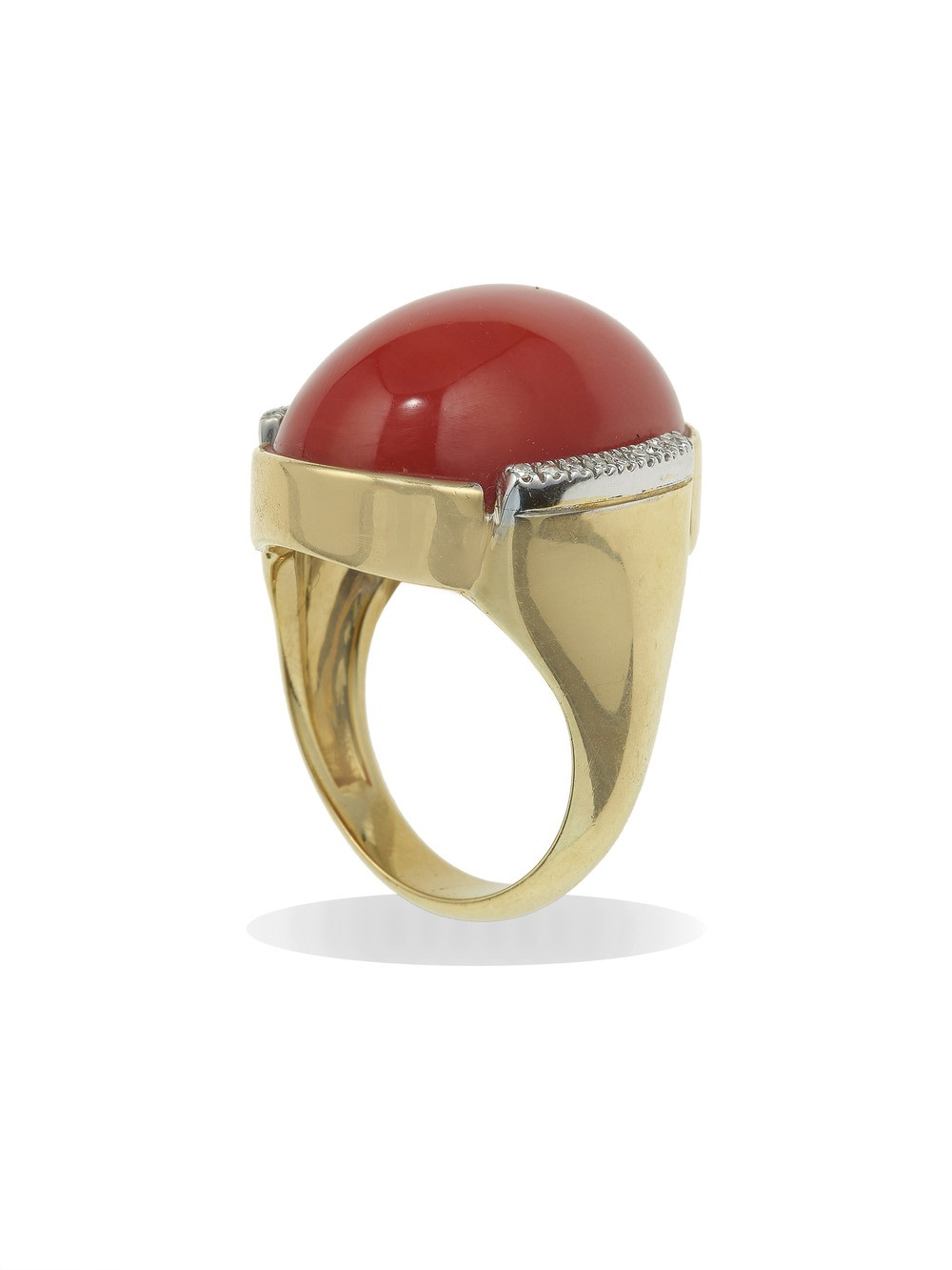 Anello con corallo e diamanti