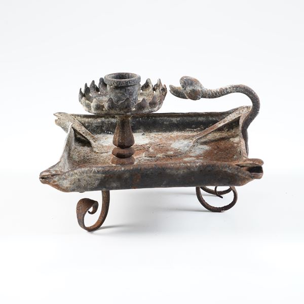 Antico porta candela in ferro