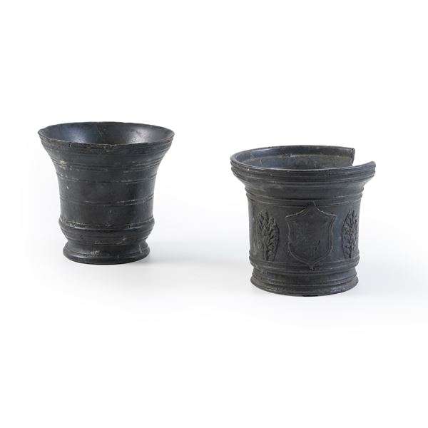 Due mortai in bronzo. Fonditore del XVIII-XIX secolo