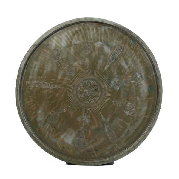 Grande vassoio orientale in metallo