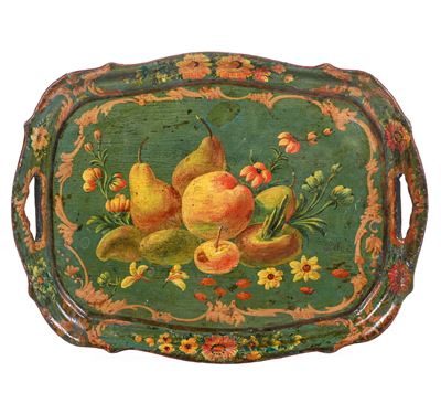Vassoio Biansato in Legno Laccato con Composizione di Frutta. Venezia, XVIII Secolo