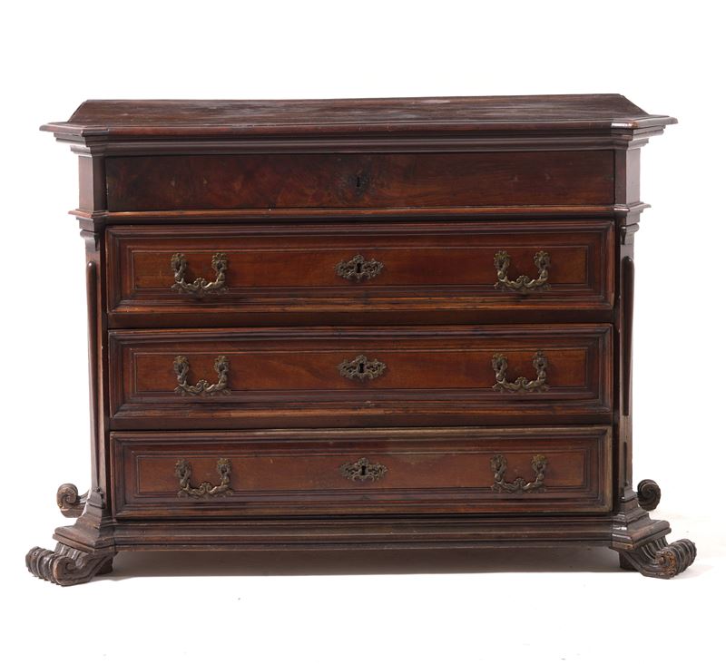 Comò in noce, probabilmente secolo XVII  - Auction Antique - Cambi Casa d'Aste