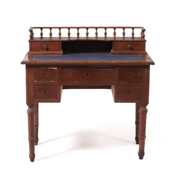 Scrivania a cinque cassetti, XIX-XX secolo