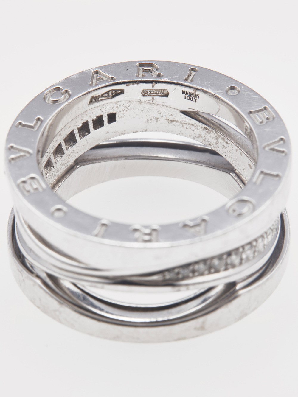 Bulgari, Lotto di tre anelli in oro bianco 750 con diamanti