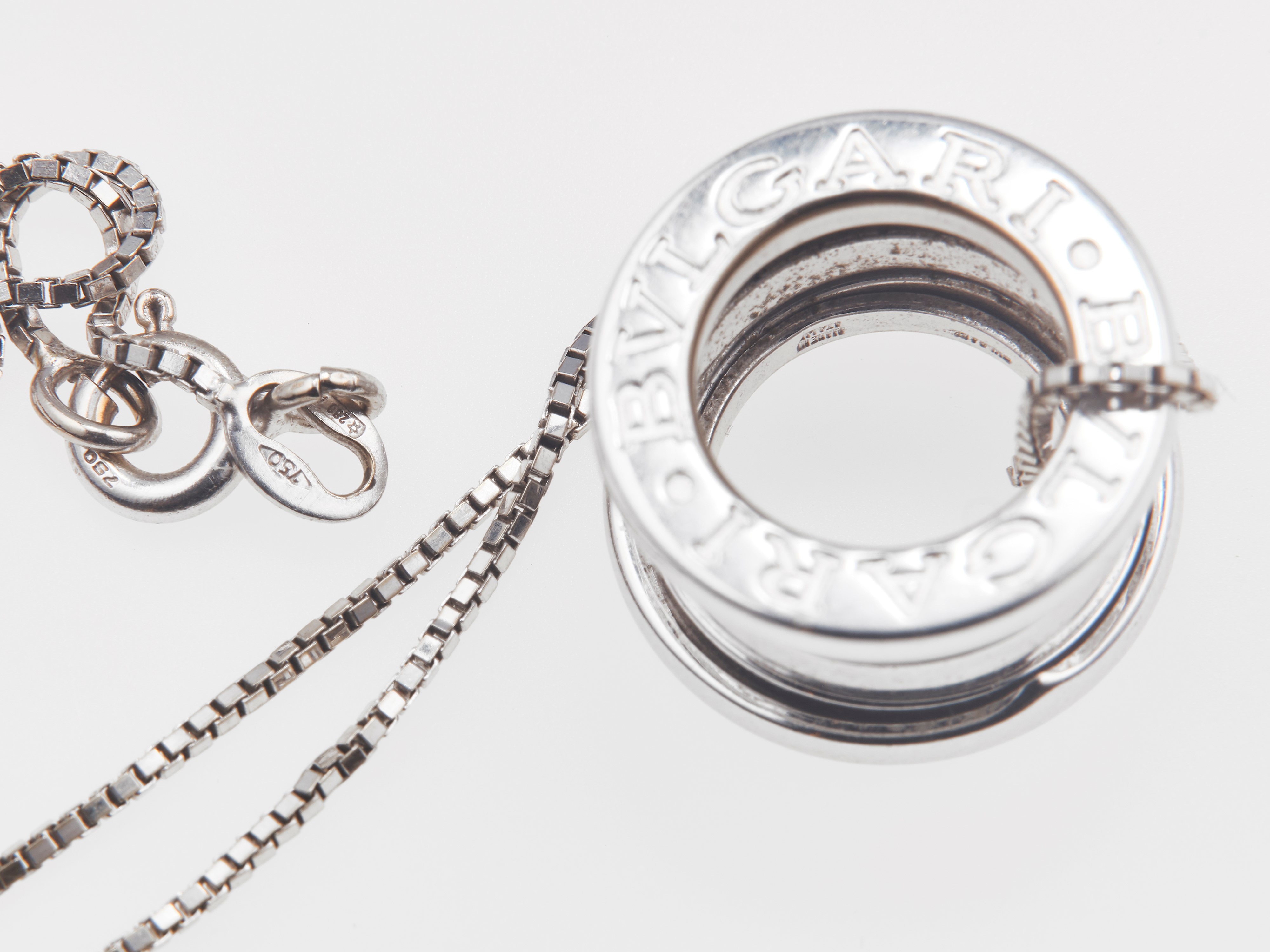 Bulgari. Pendente “b.zero1”