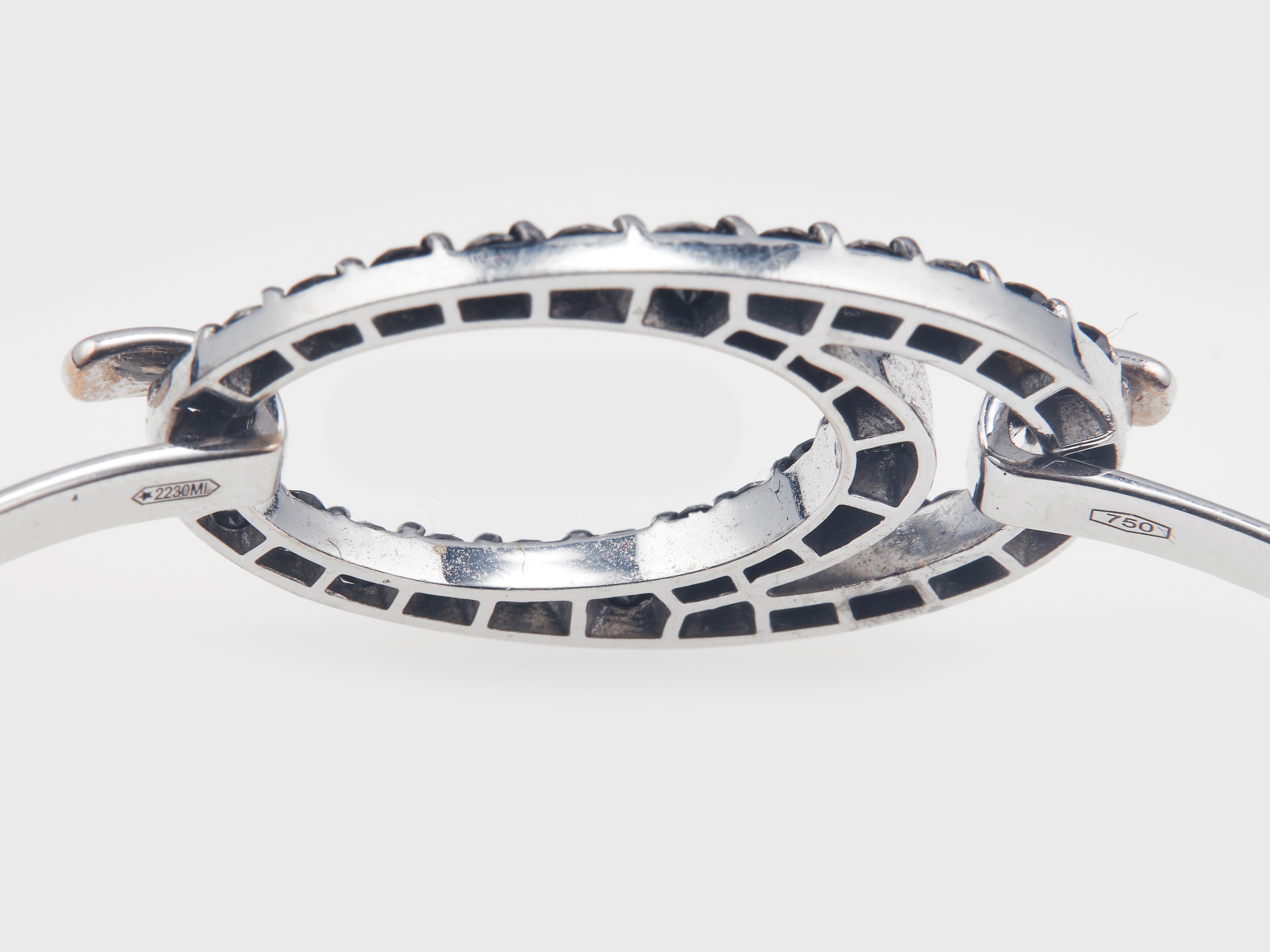 Faraone. Bracciale Rigido “f” con Diamanti Neri