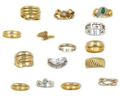 Lotto Composto da 15 Anelli, 6 Collane, 2 Spille, 1 Paio di Orecchini, 7 Pendenti e 4 Bracciali