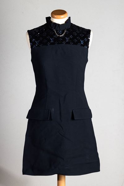 Louis Vuitton Abito Nero Marchio con Paillettes - Codice Identificativo N. Rw182w Qrl Ffdb02. Tg ...