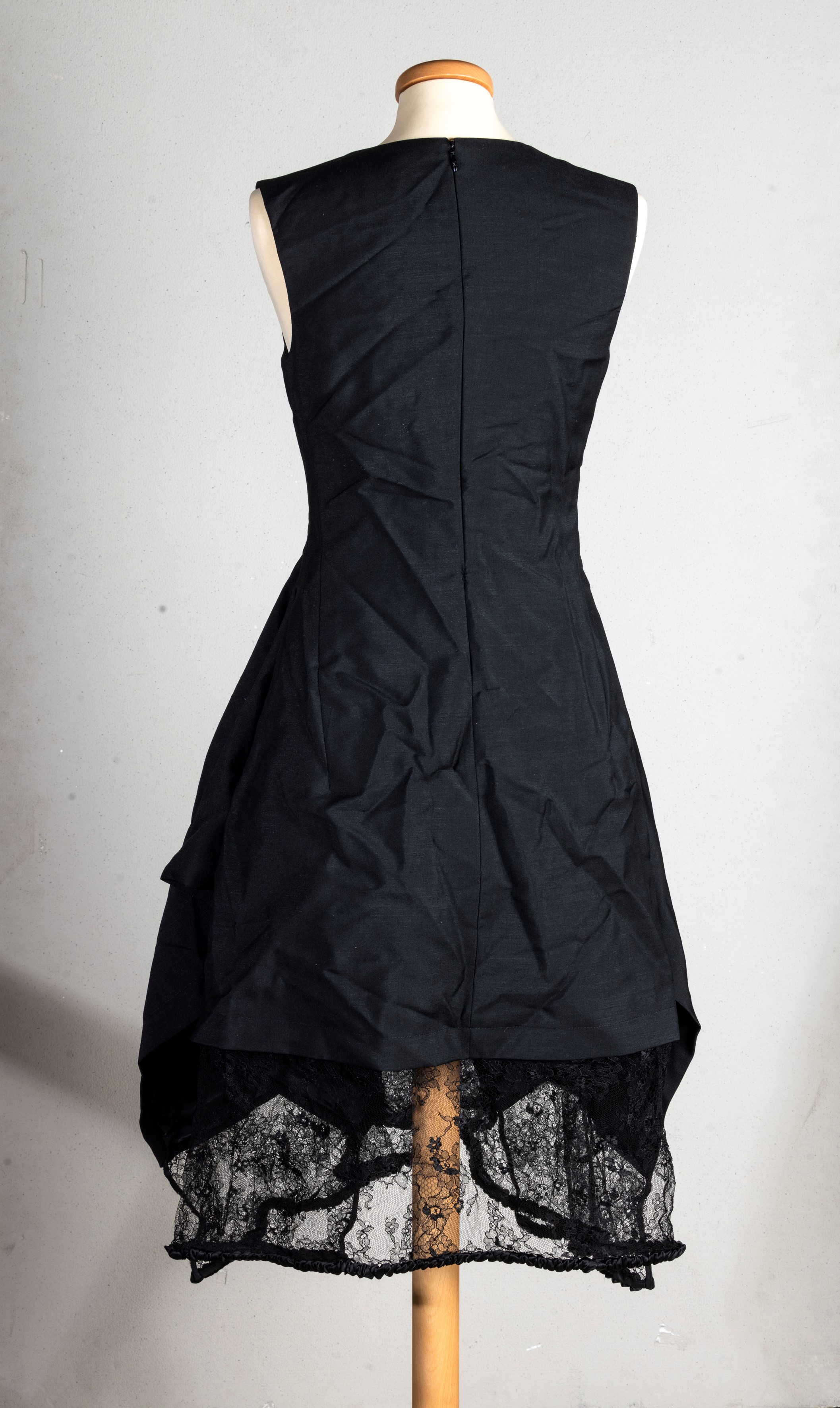 Louis Vuitton Abito Nero in Mohair e Lana con Inserti in Acciaio con Borchie - Codice Identificat...