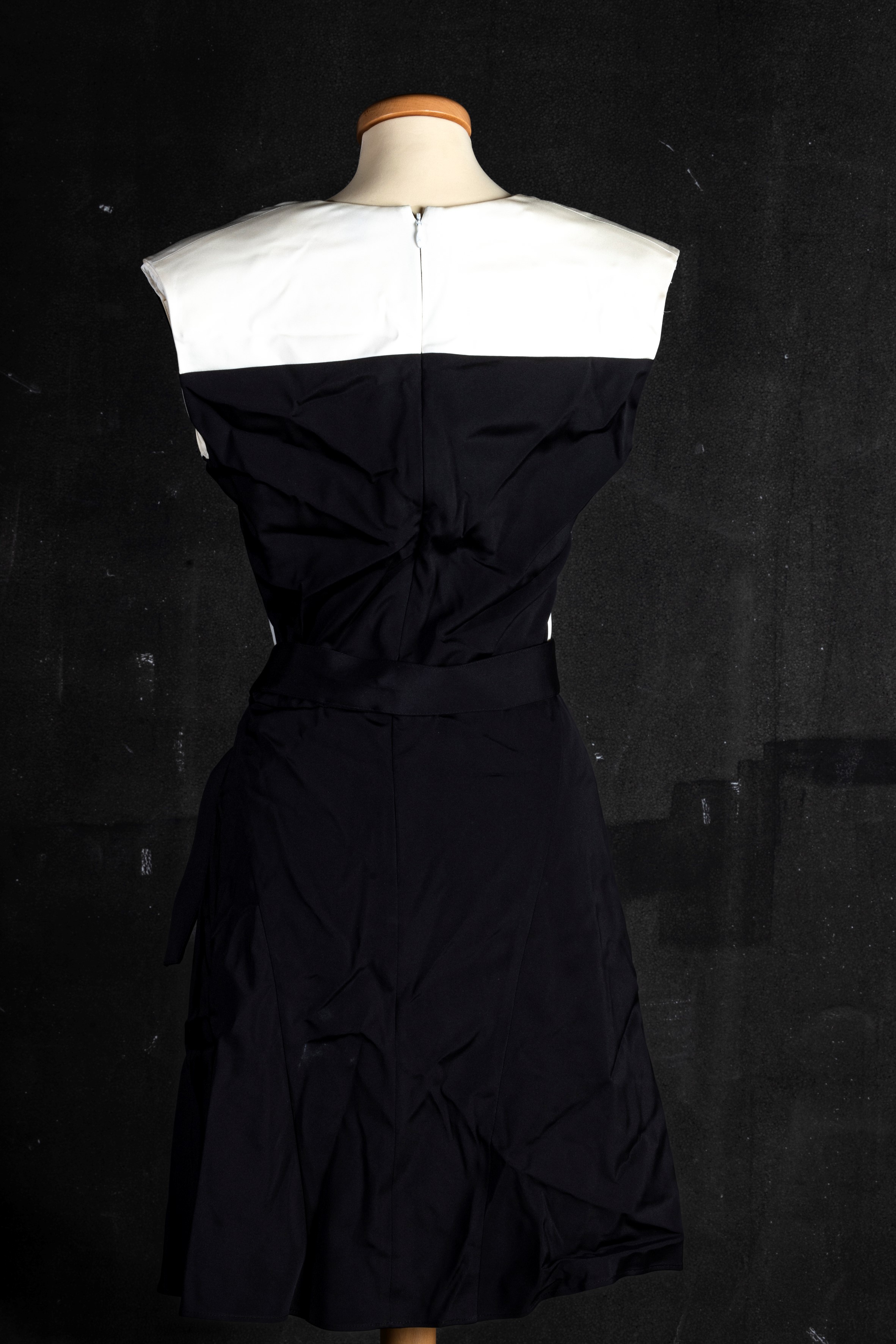 Louis Vuitton Abito Black&white in Poliestere, Mancanza di Etichetta con Codice, Tg 34, Difetti