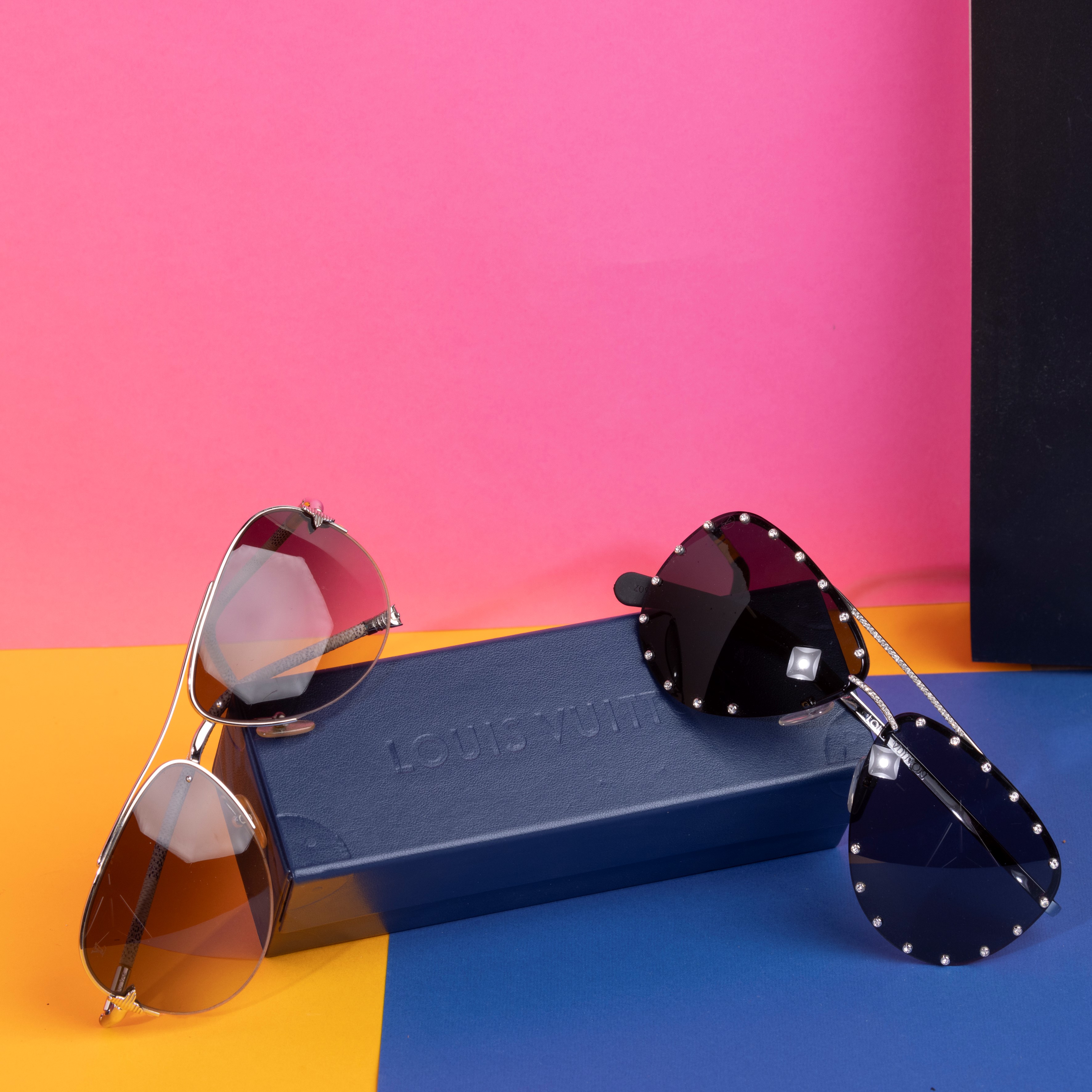 Louis Vuitton Lotto di 2 Paia di Occhiali da Sole, in Buone Condizioni, un Paio con Oc