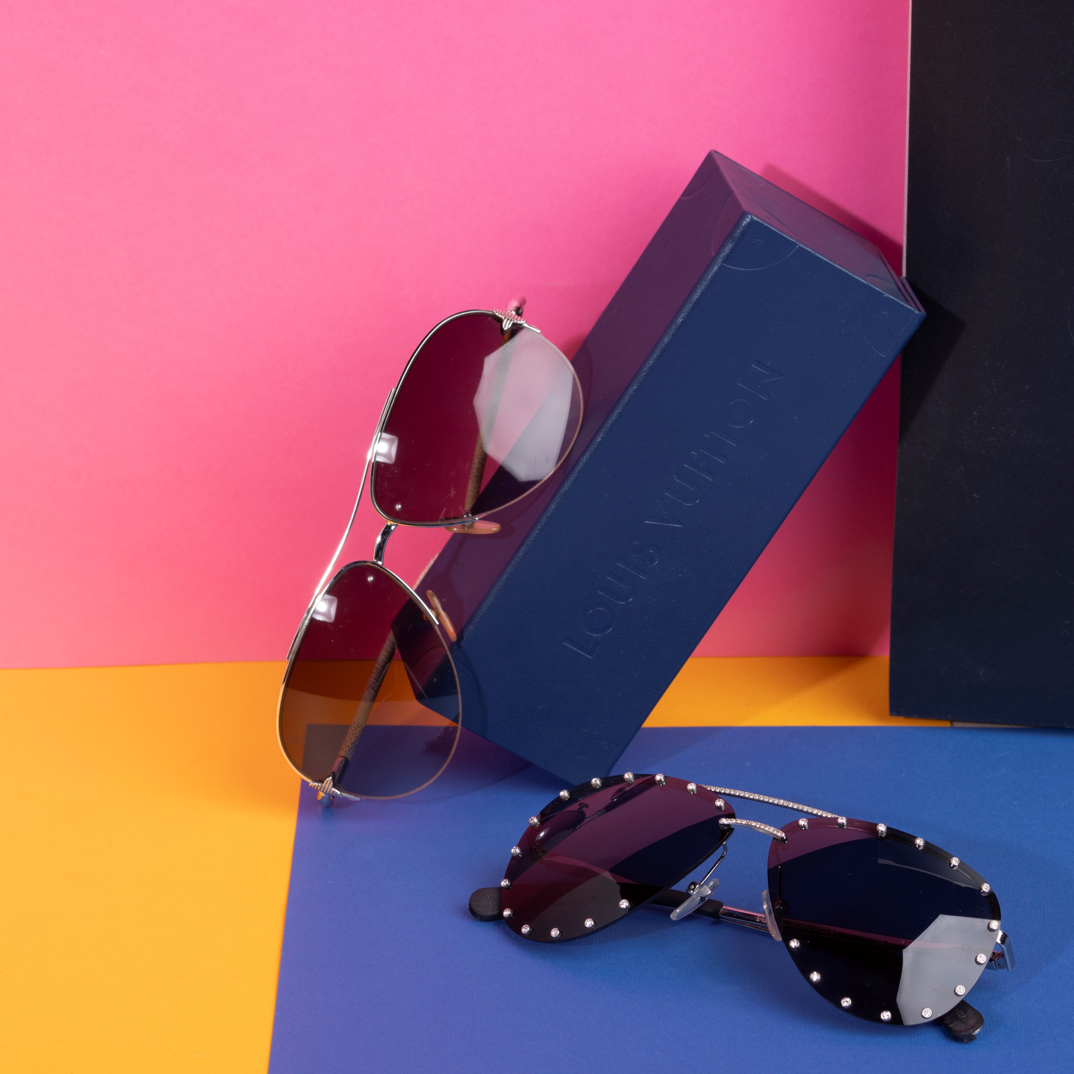 Louis Vuitton Lotto di 2 Paia di Occhiali da Sole, in Buone Condizioni, un Paio con Oc