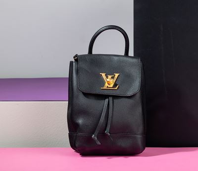 Louis Vuitton Lockme Zainetto in Pelle Nera Martellata con Tracolla in Aggiunta, in Buone Condizi...