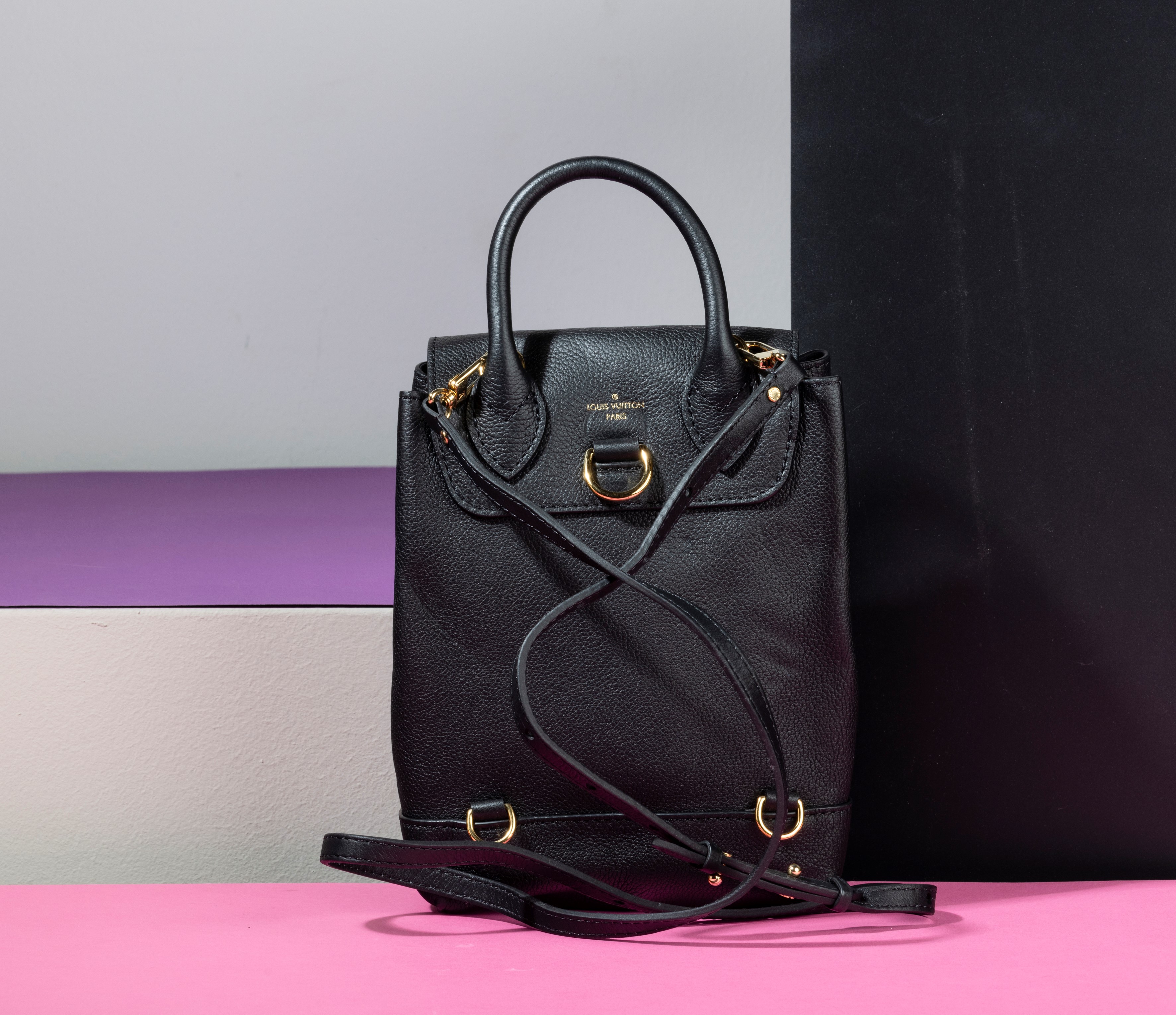 Louis Vuitton Lockme Zainetto in Pelle Nera Martellata con Tracolla in Aggiunta, in Buone Condizi...