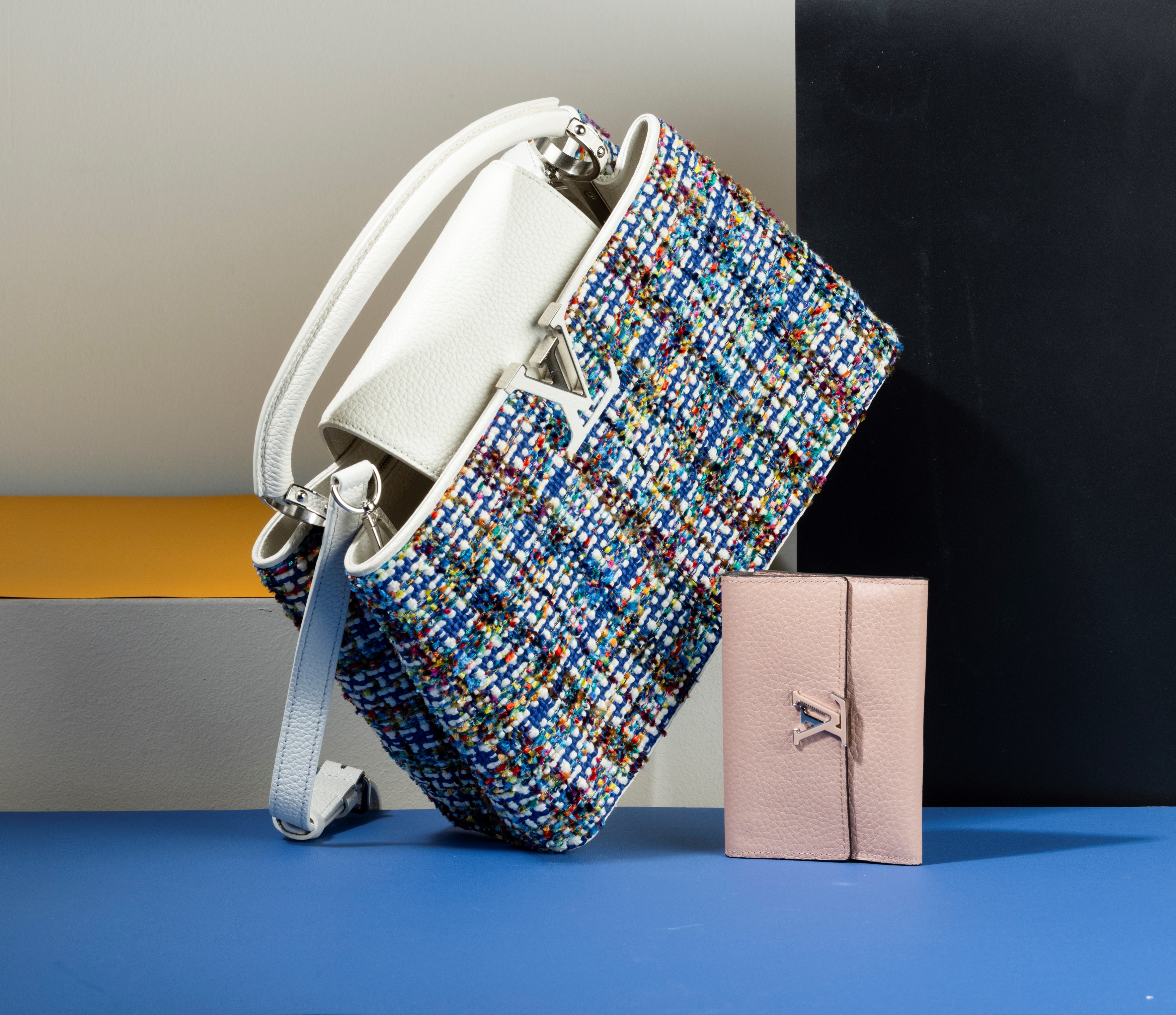 Louis Vuitton Borsa Capucines Limited Edition in Pelle e Intrecci Colorati di Lana, con Tracolla ...