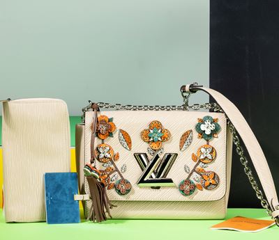 Louis Vuitton Borsa Twist in Pelle Epi Impreziosita da Fiori Monogram con Portafogli Abbinato, Di...