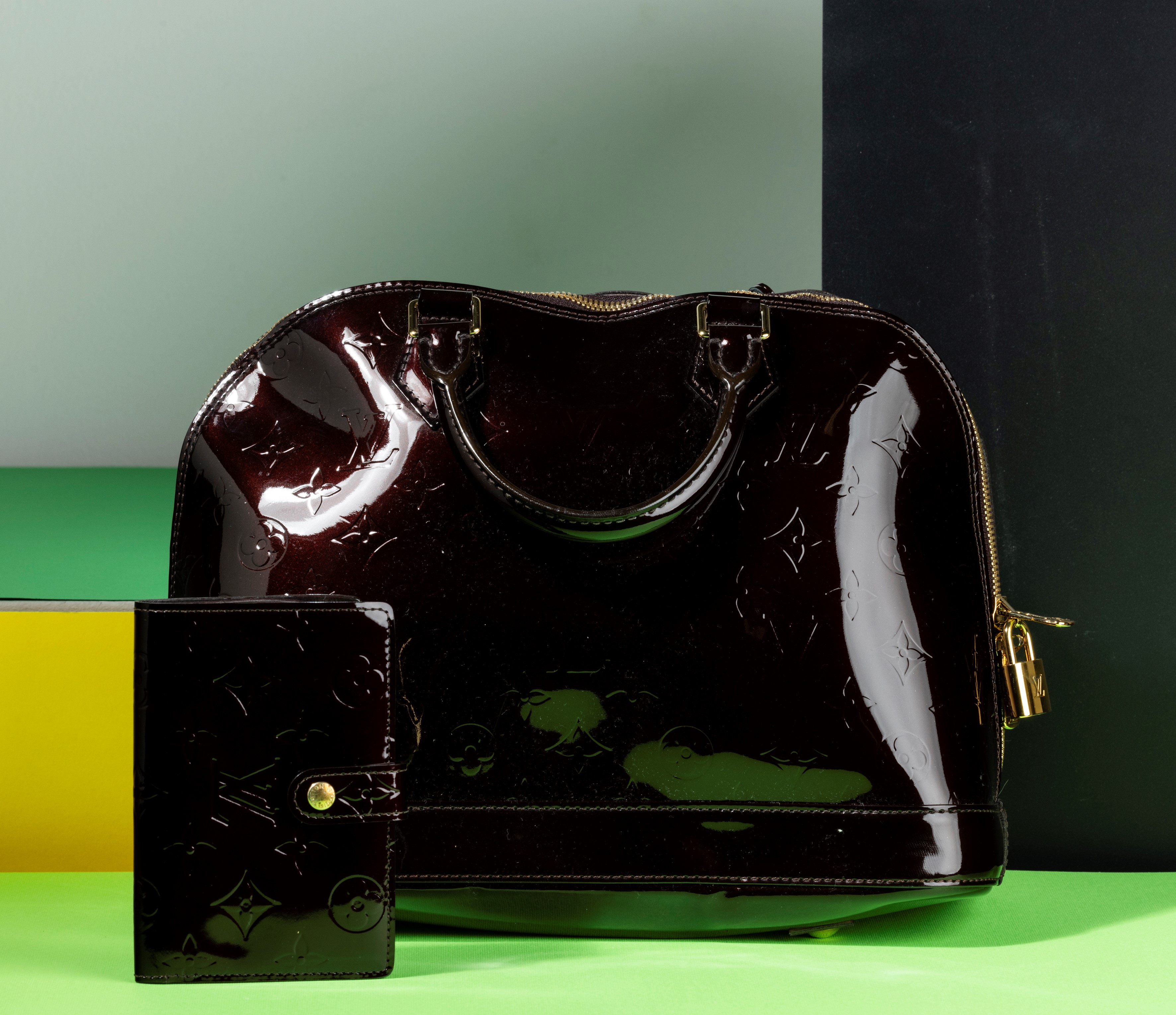 Louis Vuitton Borsa Alma in Pelle/vernice Bordeaux con Portafogli Abbinato, Difetti, in Ottime Co...