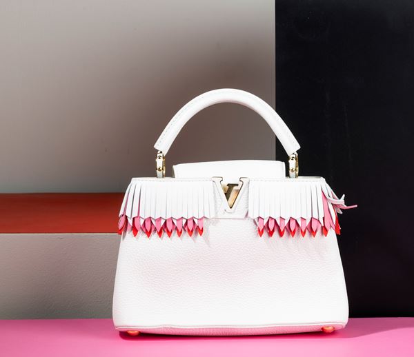 Louis Vuitton Capucines BB Lucky Ribbons in pelle bianca e frange rosa con tracolla, difetti, in ottime  [..]