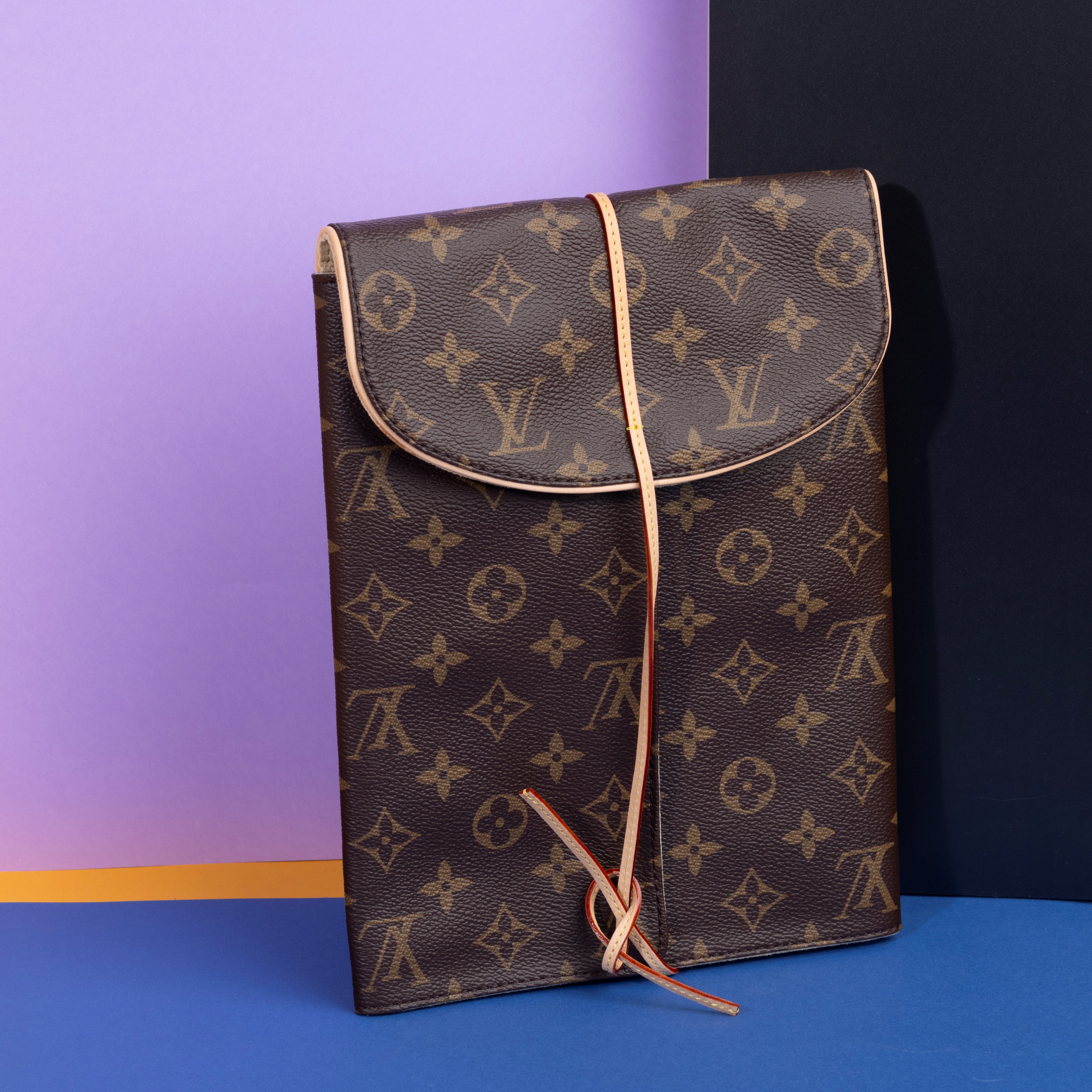 Louis Vuitton Custodia da Viaggio per Gioielli in Canvas Monogram, Difetti, in Ottime Condizioni,...