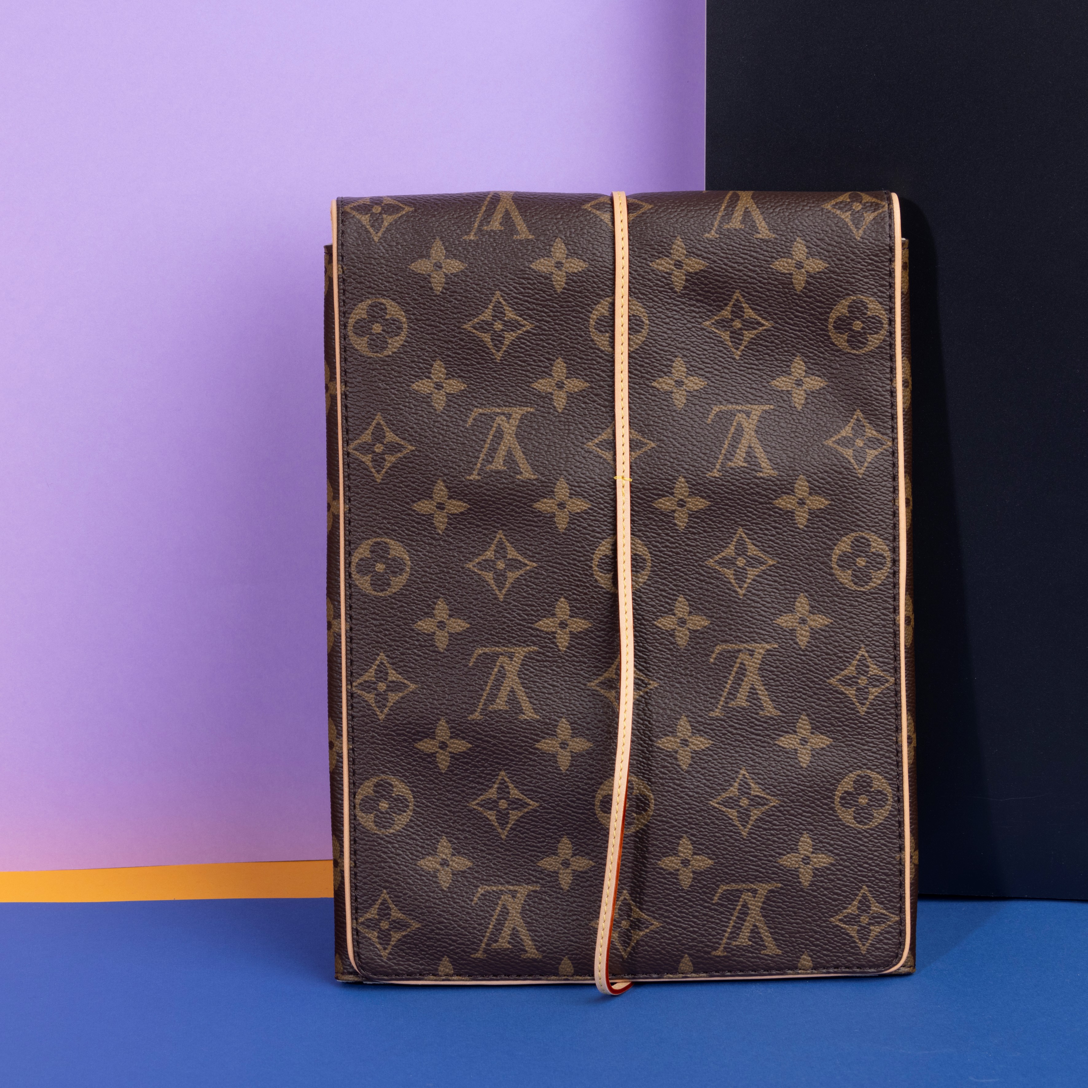 Louis Vuitton Custodia da Viaggio per Gioielli in Canvas Monogram, Difetti, in Ottime Condizioni,...