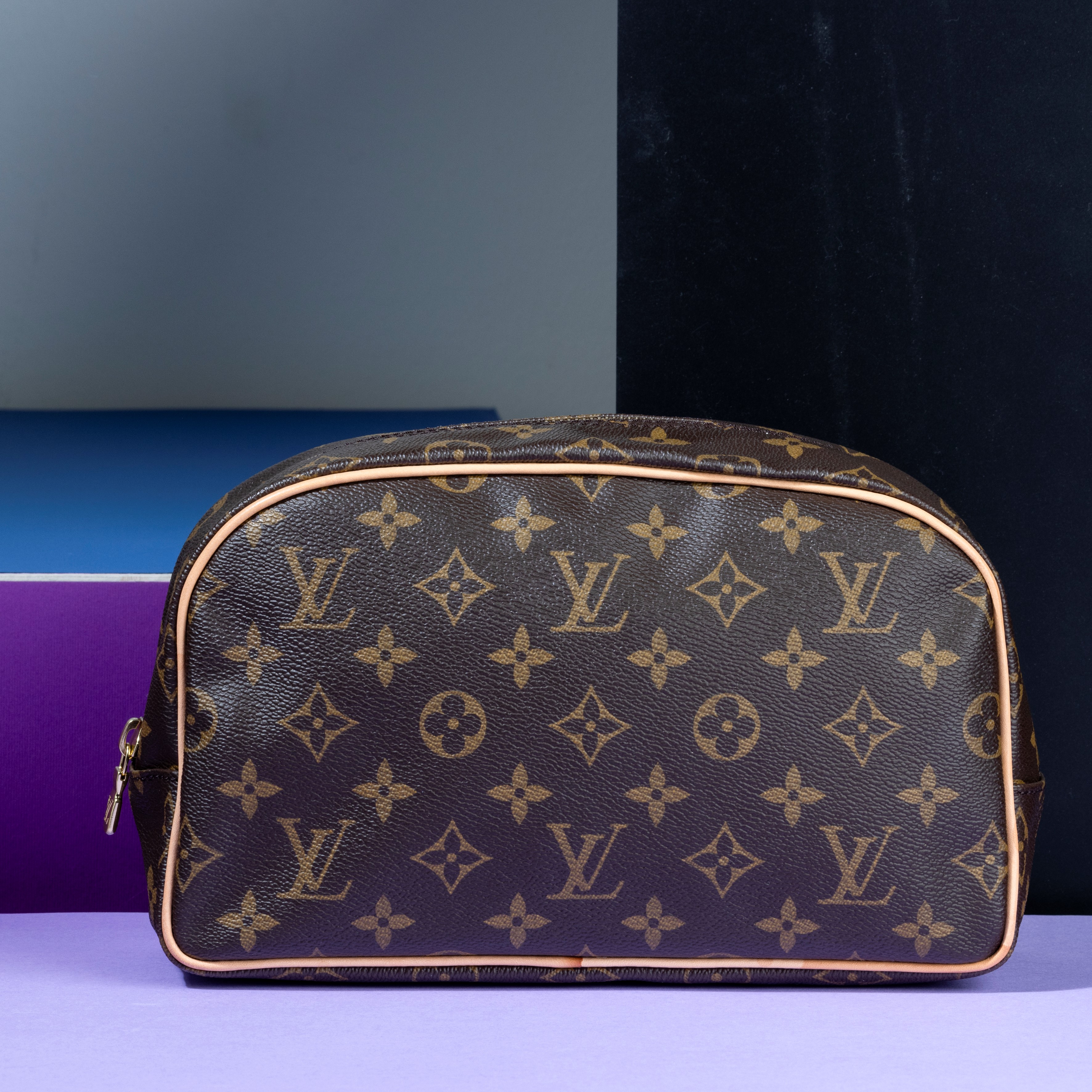 Louis Vuitton Beauty in Canvas Monogram, Difetti, in Ottime Condizioni, Dustbag